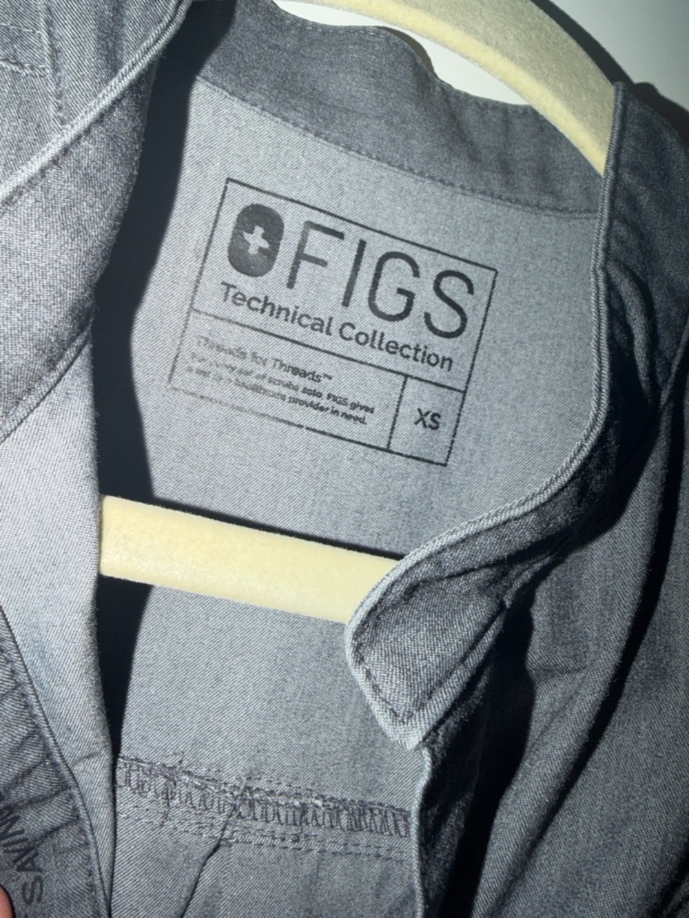 FIGS Rafaela Scrub Top in Graphite - Picture 3 of 3